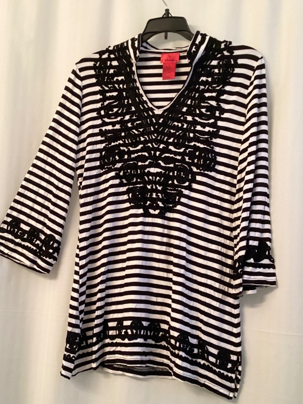 🔥 20% OFF SALE!   V Cristina black-white embroidered tunic top, size medium